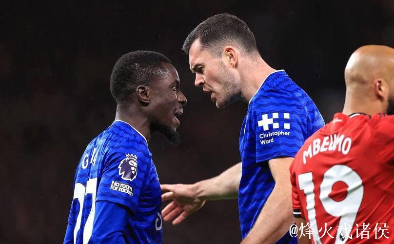 内维尔：阿莫林改用442战术十分明智，球迷对表现感到满意